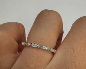 Anillo de Boda de Media Eternidad de Oro de 14k con Diamantes Cultivados en Laboratorio de Corte Baguette, 0.50ctw, 10 Piedras, Anillo Apilable a Juego, Venta al por Mayor de Fábrica - Product Image 1