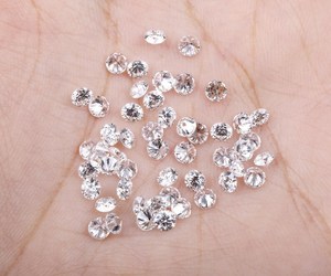 เพชรทรงกลมเจียระไนแบบบริลเลียนท์ สี D ขนาด 3.9 มม. ได้รับการรับรองจาก IGI ผลิตในห้องปฏิบัติการ พร้อมเจาะด้วยเลเซอร์สำหรับทำเครื่องประดับและแหวนแต่งงาน - Product Image 3