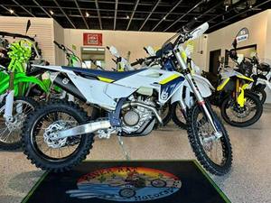 Meilleure moto tout-terrain Husqvarna FE 450 New Dual Sport 2025 - Product Image 2