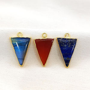 Breloque en calcédoine rose en forme de triangle, plaquée or, 20x15mm, faite à la main, connecteur pour la fabrication de bijoux - Product Image 4