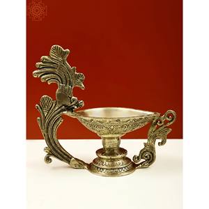 Diya de latón hecho a mano de 8 pulgadas con mango decorativo, artículo creativo novedoso para decoración del hogar hecho en La India - Product Image 4