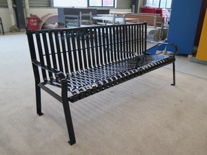 Global Industrial 6 Ft. <span class=keywords><strong>Banc</strong></span> de parc portable robuste pour l'extérieur avec dossier, lattes verticales en acier, finition peinture poudrée noire - Product Image 3