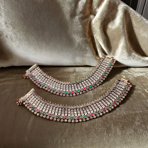 Bracelets de cheville de mode indienne de fiançailles pour femmes en argent antique élégant Design Payal de style religieux - Product Image 1