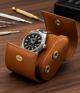 Estuche de Viaje para un Solo Reloj WRIZA de Cuero Genuino - con Forro de Gamuza y Cierre a Presión - Organizador Premium Color Bronceado para Hombres y Mujeres - Product Image 2