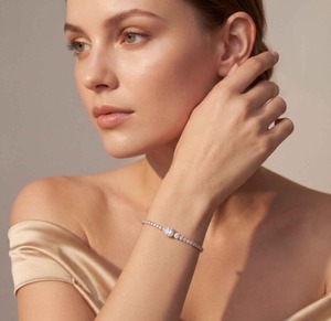 Bracelet tennis en or rose 9 carats avec diamants de laboratoire taille poire sertis en clos, 5,06 CTW, 7 pouces - Product Image 1