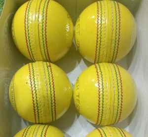 Pelota de Cricket Roja Personalizable de Calidad Superior RX Sports SK 991 - Ecológica, Duradera, Ligera, Tamaño Profesional - Product Image 4