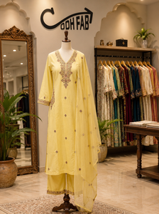 Conjunto de Kurta y Pantalón Tejido 100% Algodón con Bordado Amarillo, Traje Tradicional Étnico para Mujer, Secado Rápido, Corte Regular para Uso Casual y de Fiesta - Product Image 4