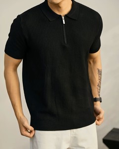 เสื้อโปโลผู้ชายสีดำ แขนสั้น ผ้าถักริบ ซิปหน้า สไตล์ลำลอง สีพื้น ระบายอากาศได้ดี เหมาะสำหรับฤดูร้อน - Product Image 1