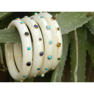 Brazaletes de Mujer Hechos a Mano con Resina y Madera de Primera Calidad, Elegantes Accesorios de Joyería - Product Image 5