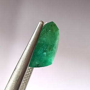 Émeraude naturelle taille ovale, pierre précieuse verte à facettes pour la fabrication de bijoux, Sapphire Gems International EF-286 6,80 carats - Product Image 2