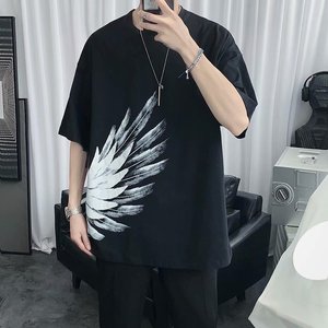 เสื้อยืดสีขาวขนาดใหญ่พิเศษสำหรับผู้ชาย พิมพ์ลายปีกสีดำ แขนสั้น คอกลม สวมใส่สบาย ทรงหลวม ระบายอากาศได้ดี ผลิตจากผ้าฝ้ายเจอร์ซีย์ - Product Image 2