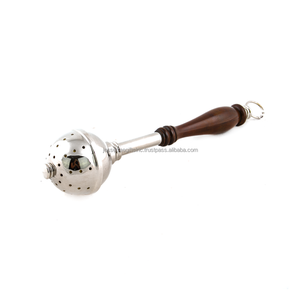 Rociador de agua bendita de metal con acabado plateado Forma redonda Calidad genuina con mango de madera Estilo de flor Navidad - Product Image 1