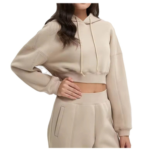 Ensemble de survêtement 2 pièces personnalisé OEM pour femme, haut court et pantalon, collection automne-hiver, ensemble à manches longues avec capuche, tenue de sport pour femme - Product Image 2