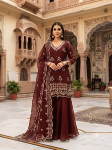 Conjunto de Salwar Kameez de Seda Bordada en Negro para Mujer, Traje Moderno y Tradicional para Fiestas y Bodas con Materiales Reciclados - Product Image 4