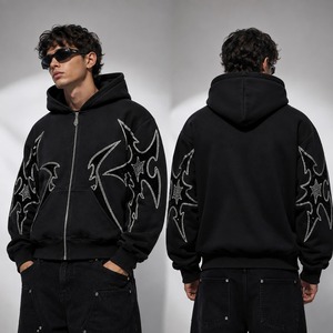 Sudadera con Capucha Negra Extra Grande Personalizada con Detalles de Pedrería en el Bolsillo y Estilo Urbano Moderno, 100% Calidad Premium para Uso Unisex - Product Image 4