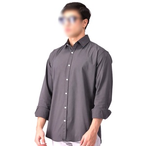 Chemise de travail grise à manches longues pour homme, en coton, infroissable et respirante, avec un look pantalon blanc - Product Image 3