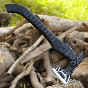 A&M ENTERPRISES Hacha de martillo de grado industrial, Hacha vikinga con patrón de plumas grabado, cabeza de acero, mango de madera con cordón negro envuelto, cuchillos - Product Image 2