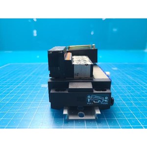 Válvula Solenoide de 3 Puertos SMC VJ314MY, Usada, Piezas de Equipos Legacy Semiconductor - Product Image 2