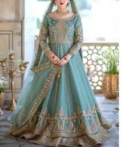 Robes de mariée élégantes et richement ornées de haute qualité pour femmes, confectionnées sur mesure à des prix abordables. - Product Image 2