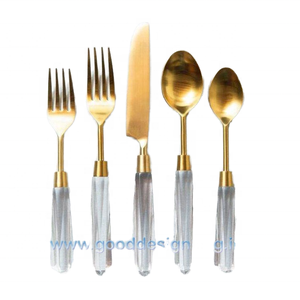 Cubertería acrílica con diseño de artesano, juego de cubiertos de resina con acabado dorado, acero pulido con espejo y asas de plástico para acampar - Product Image 3