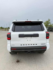 รถยนต์โตโยต้า 4Runner ไฮบริด SUV สีขาว พวงมาลัยซ้าย ภายในหุ้มหนัง ยาง R21 หลังคาซันรูฟ เกียร์อัตโนมัติ 5 ที่นั่ง อะไหล่แท้จากโรงงาน (OEM) สำหรับประกอบเอง - Product Image 1