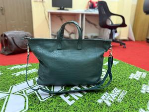 Sac fourre-tout en cuir respirant et écologique unisexe personnalisé avec logo, sac de voyage 100% cuir - Product Image 2