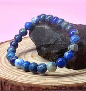 Bracelet en perles de lapis-lazuli naturel poli, écologique et fait main - Product Image 1