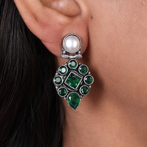 Pendientes de Plata Oxidada con Flores de Latón |   Pendientes Boho con Circonita Verde |   Joyería para Fiestas - Product Image 2