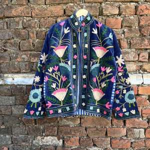 Chaqueta de terciopelo con bordado floral, cuello mandarín, manga larga, estilo Prairie Chic para mujer, diseño hecho a mano - Product Image 1