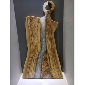 Planche de cuisine en bois et résine artisanale de luxe, planche à découper en bois et époxy pour la restauration fine - Product Image 1