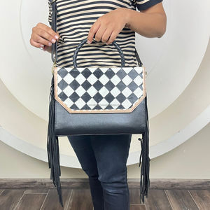 Bolso de Mano de Cuero con Flecos Ocultos de Gran Capacidad, Bandolera con Patrón a Cuadros, Moda Vintage para Mujer - Product Image 4