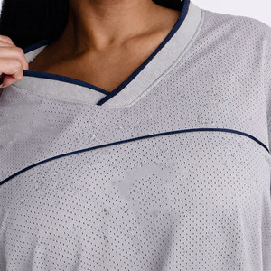 Maillot de football américain gris-bleu pour femme, design uni, en tissu polyester, personnalisable, séchage rapide, maille respirante, confortable - Product Image 5