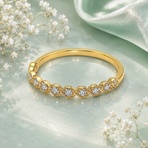 Bague de fiançailles classique en or jaune pour femme avec diamant taille brillant rond - Product Image 1