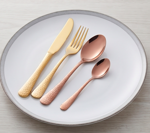 Ensemble de couverts modernes à finition martelée, or rose, compatibles lave-vaisselle, pour mariage et usage quotidien - Product Image 1