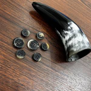 กระดุมฮอร์นแท้จากธรรมชาติสำหรับแบรนด์แฟชั่นและนักออกแบบโดย Curio CRAFT - Product Image 5