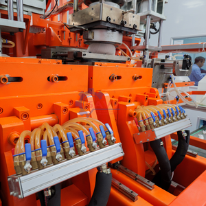 เครื่องขึ้นรูปขวดพลาสติก HDPE PP ขนาดเล็ก 110 ลิตร แบบอัตโนมัติเต็มรูปแบบ ด้วยวิธีการอัดรีดเป่าขึ้นรูป 380V 200kN - Product Image 4