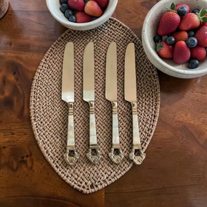Ensemble de couteaux vintage en or avec manches en nacre pour la mise en table - Product Image 5