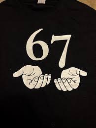 เสื้อยืดสตรีทแวร์ลายกราฟิกมินิมอล "67" - Product Image 4