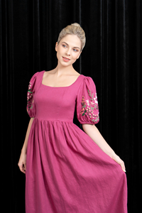 Robe midi en lin magenta artisanale, broderie florale, col carré élégant, manches bouffantes, robe midi décontractée pour femmes - Product Image 4