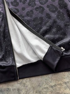 Ensemble tendance pour homme : sweat à capuche zippé coupe boxy à épaules tombantes et joggers amples, imprimé camouflage léopard avec strass personnalisés, en tissu haute densité - Product Image 4