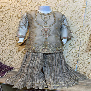 Ensemble prêt-à-porter 3 pièces fantaisie pour enfants (filles) – Collection Aïd – Gararas respirants brodés pour enfants - Product Image 4