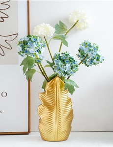 Florero de Metal de Diseño para Decoración del Hogar, Adorno Interior Sofisticado - Product Image 2