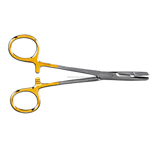 Portaagujas Olsen Hegar TC con anillos dorados y tijeras integradas, fabricante mayorista de instrumentos veterinarios - Product Image 2