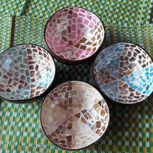 Tazón de Cáscara de Coco Pintado a Mano con Incrustaciones de Madreperla, Diseño Personalizado, Ecológico, Hecho a Mano, Proveedor de Exportación de Vietnam - Product Image 2