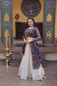 Lo Último en Vestidos de Boda Indios para Mujer con Lehenga Choli y Dupatta de Diseñador, Ideal para Ceremonias de Compromiso y Funciones Sangeet - Product Image 4