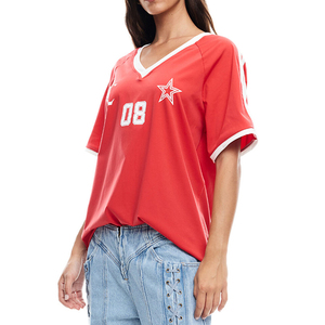 Camiseta de Mujer Roja con Cuello en V, Manga Corta, de Felpa, con el Número 08, Corte Regular, Informal, Ecológica, 100% Algodón, para Primavera/Verano - Product Image 2