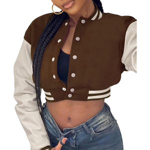 Veste universitaire courte haut de gamme pour femme, style baseball, en mélange de laine, avec patch chenille et logo personnalisé. Service d'échantillonnage disponible dès aujourd'hui. - Product Image 4