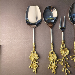 Ensemble de couverts en acier inoxydable et laiton ergonomique à haute arche, résistant à la rouille, écologique et durable, 5 pièces, motif de feuilles de fleurs en relief - Product Image 3