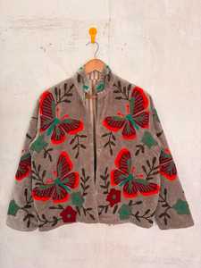 Chaqueta de Terciopelo Bordada con Mariposas y Sueños, Diseño Artístico Floral Suzani, Prenda Exterior Boho Única para Mujer - Product Image 1