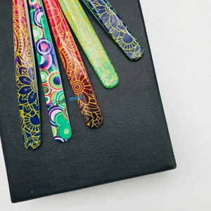 Pince à épiler professionnelle personnalisée à pointe inclinée pour sourcils, en acier durable, avec impression sur papier, outil d'épilation - Product Image 4